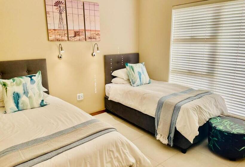 فندق Travalia Guest Farm