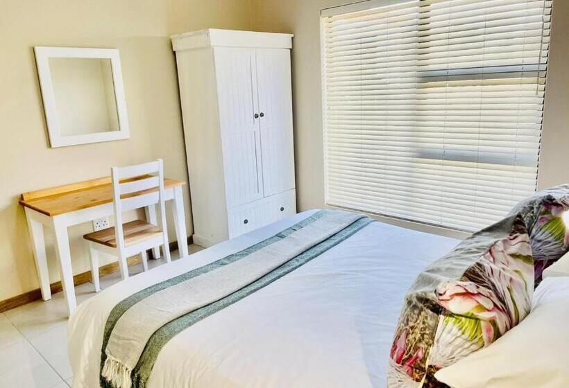 فندق Travalia Guest Farm