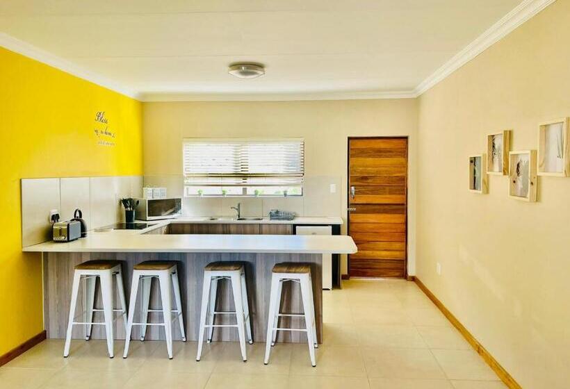 فندق Travalia Guest Farm