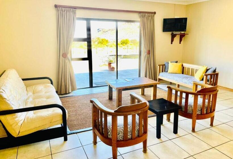 فندق Travalia Guest Farm