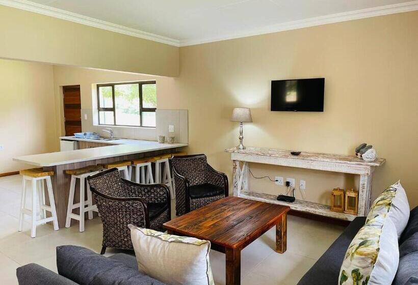 فندق Travalia Guest Farm