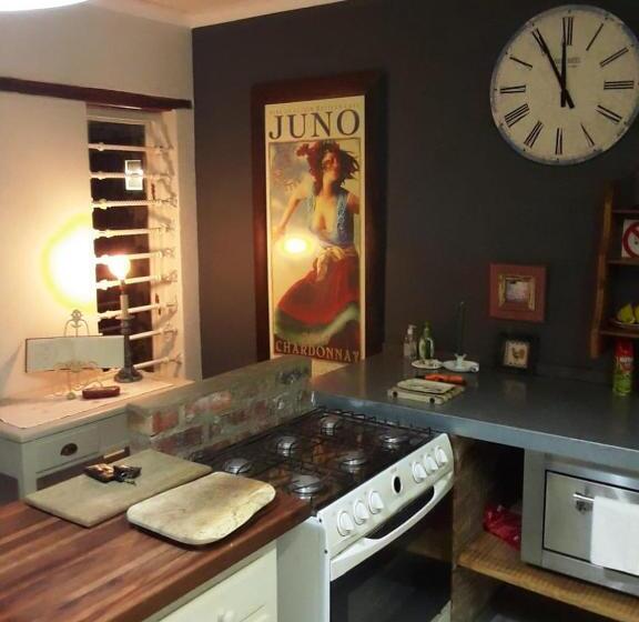 פנסיון Kimi's Cottage