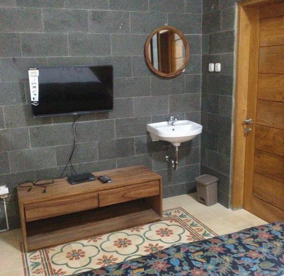 Panzió Reddoorz @ Letjend S. Parman Pacitan