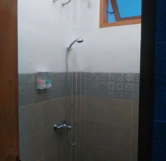 Majatalo Reddoorz @ Letjend S. Parman Pacitan