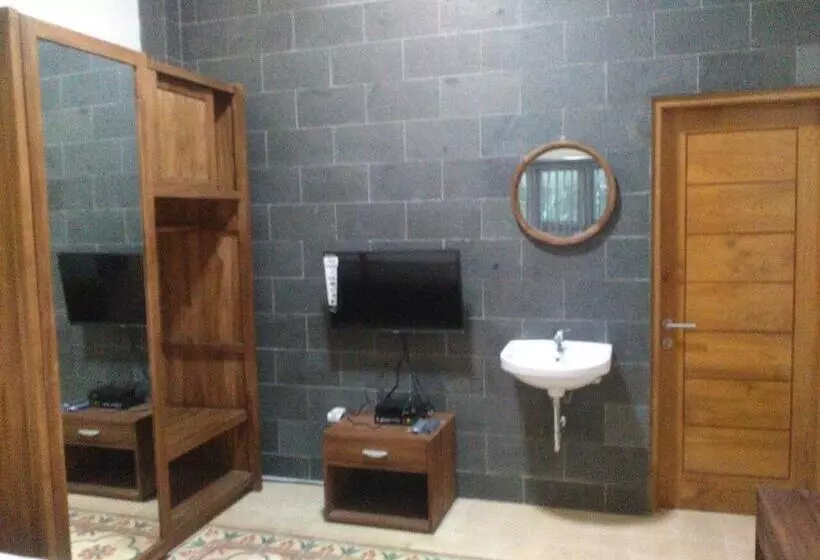 Majatalo Reddoorz @ Letjend S. Parman Pacitan