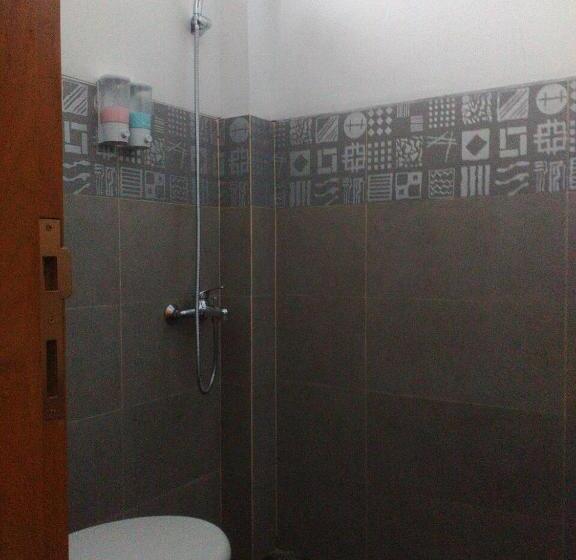 Panzió Reddoorz @ Letjend S. Parman Pacitan