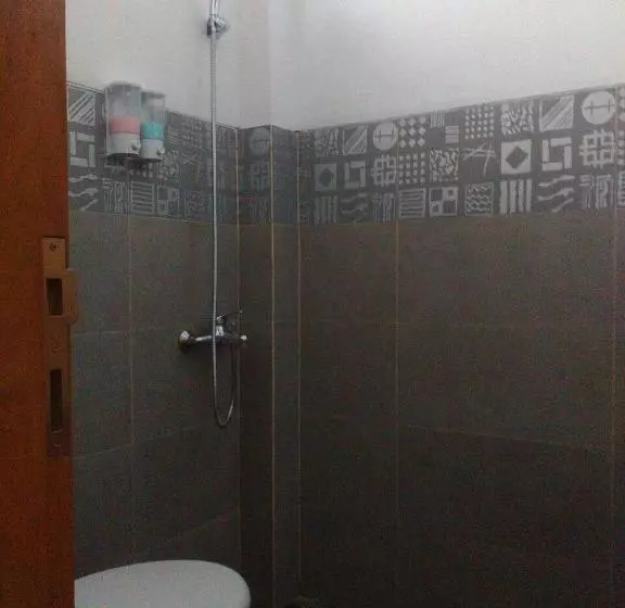 Majatalo Reddoorz @ Letjend S. Parman Pacitan