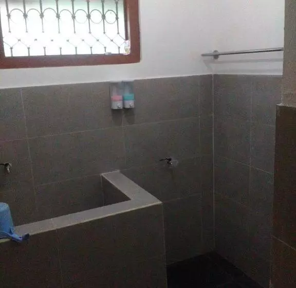 Majatalo Reddoorz @ Letjend S. Parman Pacitan