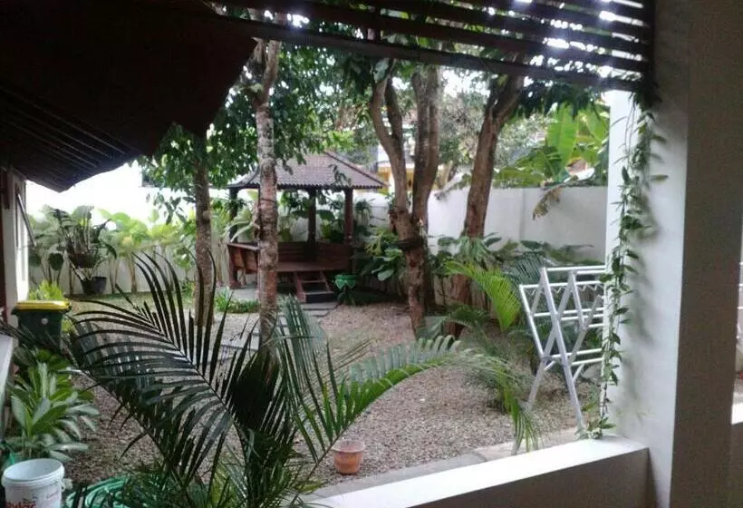 Majatalo Reddoorz @ Letjend S. Parman Pacitan