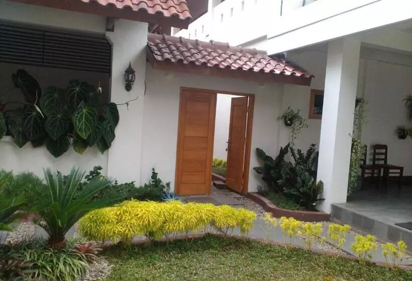 Majatalo Reddoorz @ Letjend S. Parman Pacitan