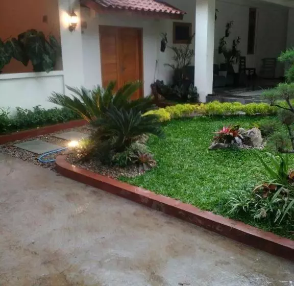 Majatalo Reddoorz @ Letjend S. Parman Pacitan