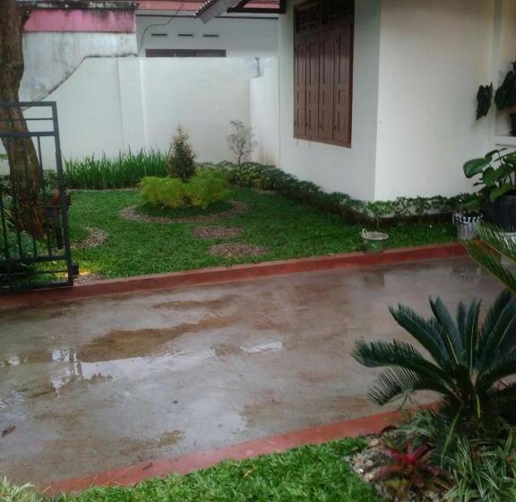 Panzió Reddoorz @ Letjend S. Parman Pacitan