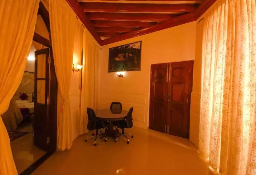 Lomakeskus Kstdc Hotel Mayura Pine Top Nandi Hills