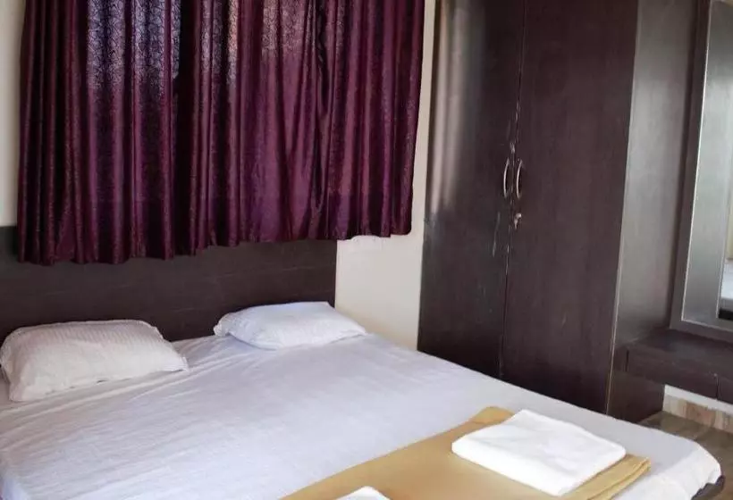 Nandanvan Tent & Resort Tapola