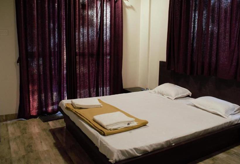 Nandanvan Tent & Resort Tapola