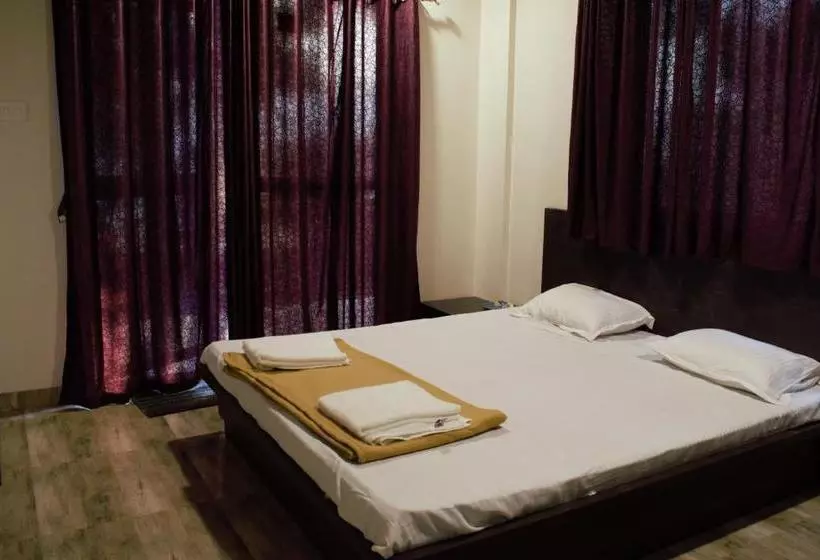 Nandanvan Tent & Resort Tapola