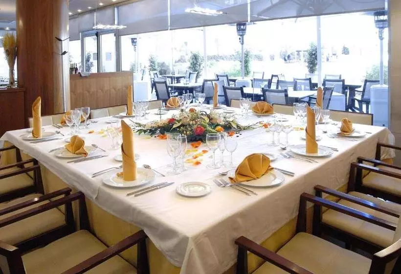 Отель Evenia Rossello