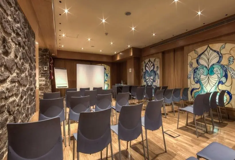 هتل Evenia Rossello