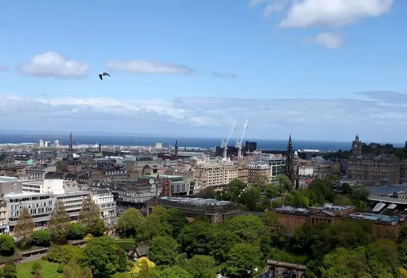 Отель Holiday Inn Express Edinburgh City West, An Ihg