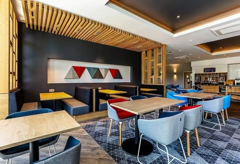 Отель Holiday Inn Express Edinburgh City West, An Ihg