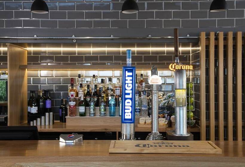 هتل Holiday Inn Express Edinburgh City West, An Ihg