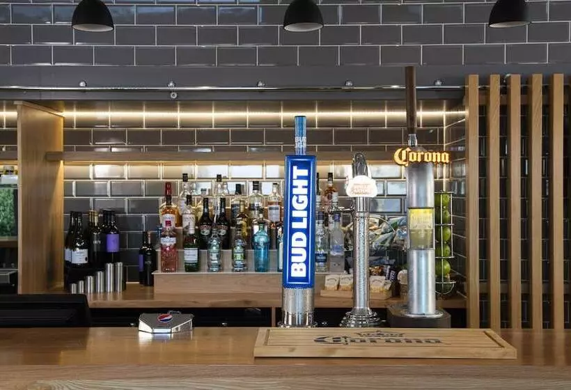 Отель Holiday Inn Express Edinburgh City West, An Ihg