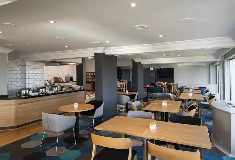 Отель Holiday Inn Express Edinburgh City West, An Ihg