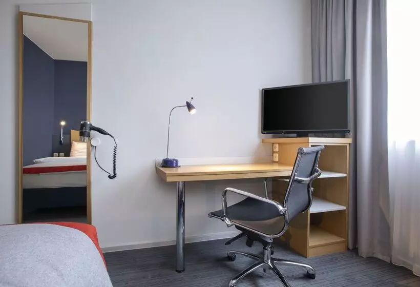 호텔 Holiday Inn Express Frankfurt Airport, An Ihg