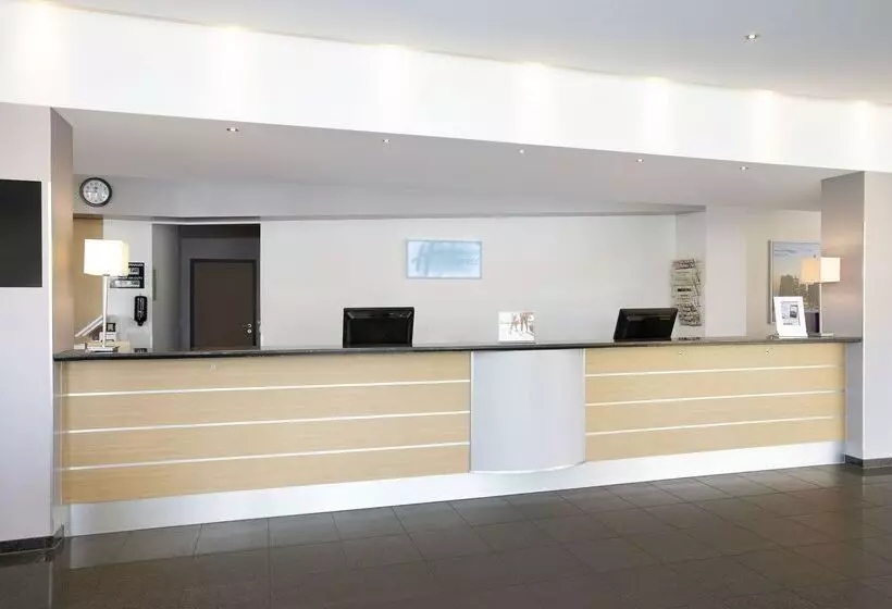 호텔 Holiday Inn Express Frankfurt Airport, An Ihg