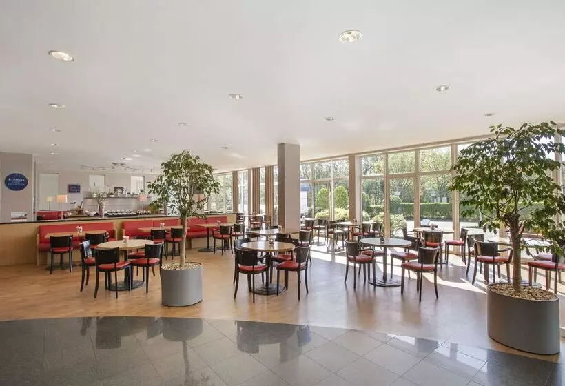 호텔 Holiday Inn Express Frankfurt Airport, An Ihg