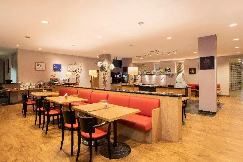 호텔 Holiday Inn Express Frankfurt Airport, An Ihg