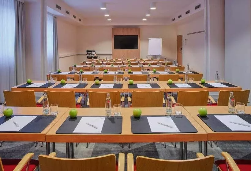 호텔 Holiday Inn Express Frankfurt Airport, An Ihg