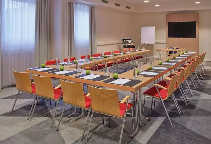 호텔 Holiday Inn Express Frankfurt Airport, An Ihg