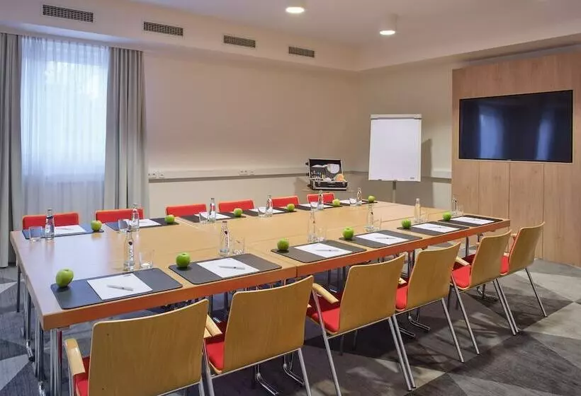 호텔 Holiday Inn Express Frankfurt Airport, An Ihg