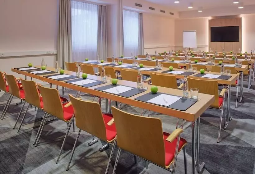 호텔 Holiday Inn Express Frankfurt Airport, An Ihg