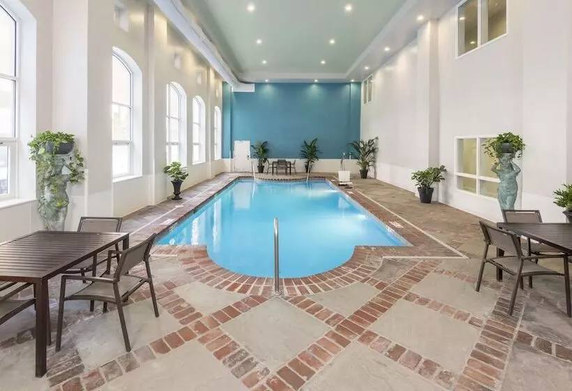 هتل Homewood Suites By Hilton New Orleans