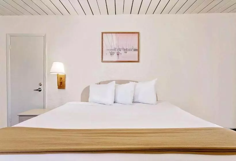 هتل Knights Inn Page