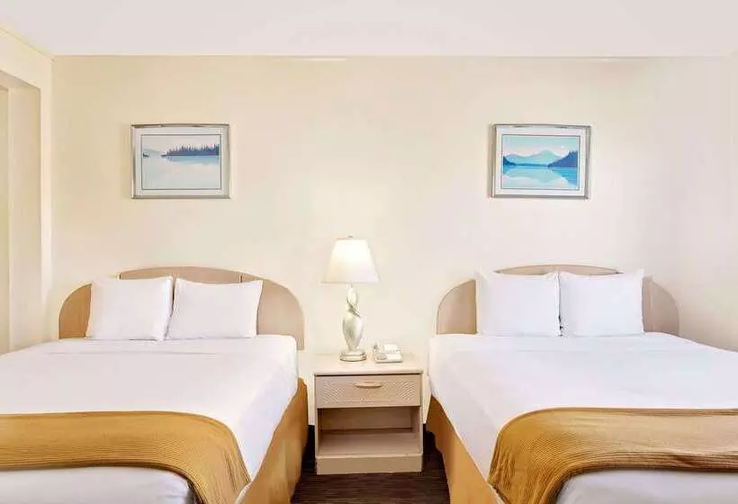 هتل Knights Inn Page