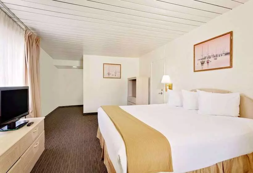 هتل Knights Inn Page