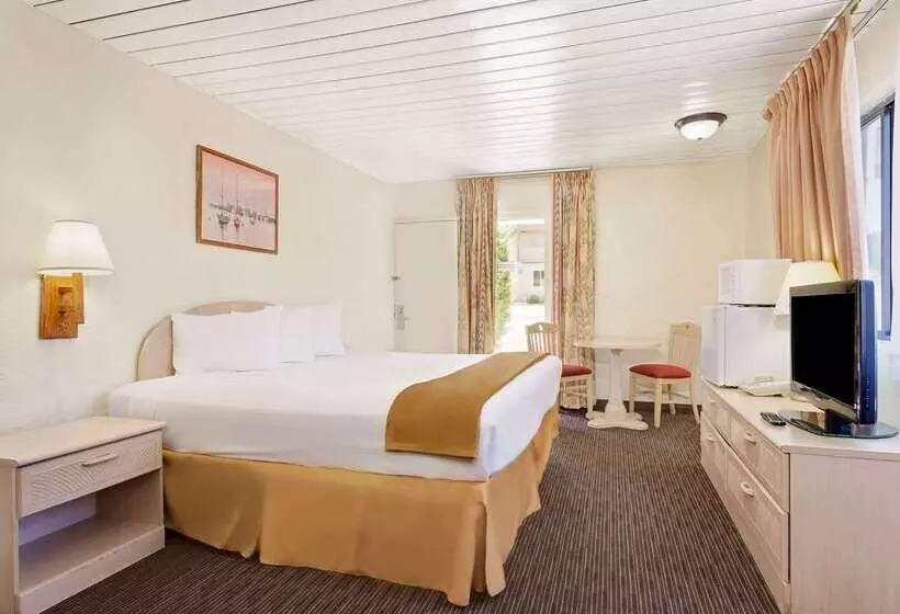 هتل Knights Inn Page