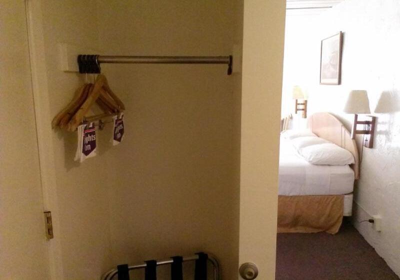 فندق Knights Inn Page