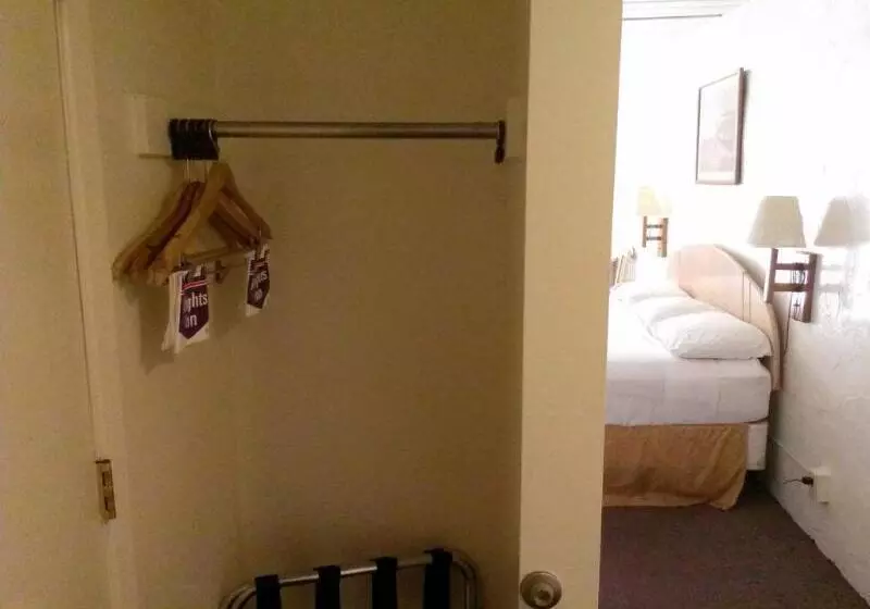 هتل Knights Inn Page