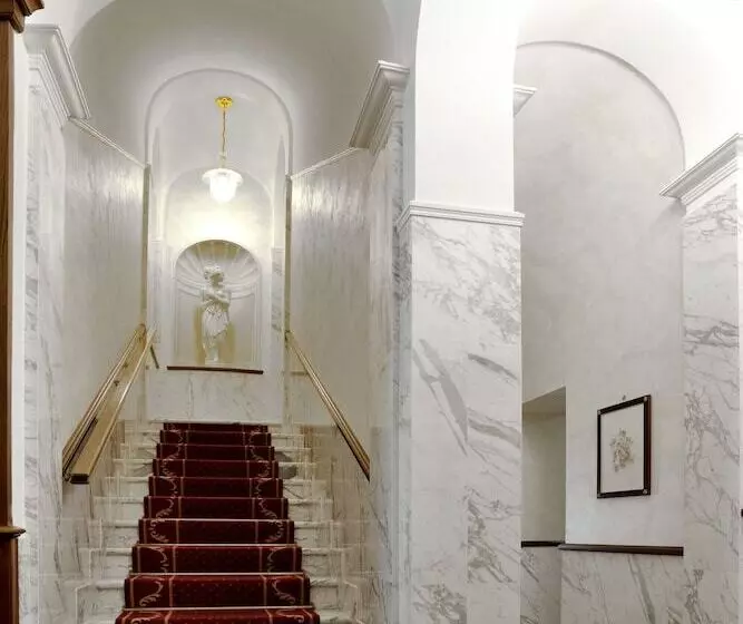 בית מלון כפרי Pantheon