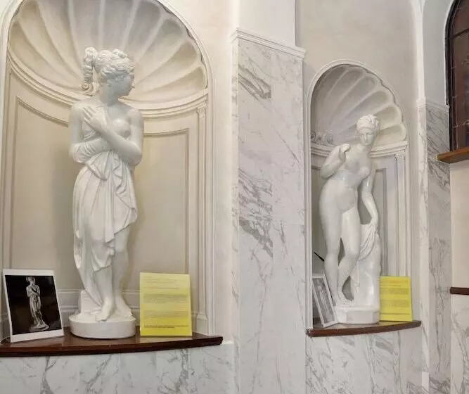 בית מלון כפרי Pantheon