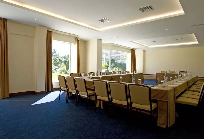 בית מלון כפרי Portobay Falesia