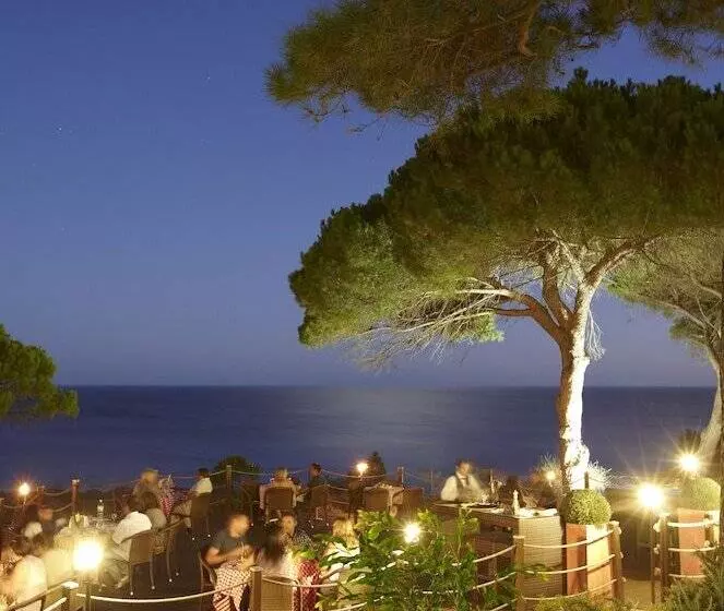 בית מלון כפרי Portobay Falesia