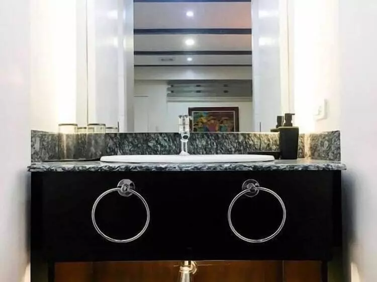 Retkeilymaja Royale House Hotel Davao Powered By Cocotel