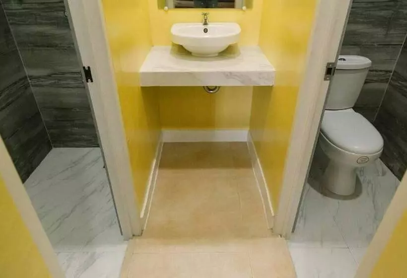 Retkeilymaja Royale House Hotel Davao Powered By Cocotel