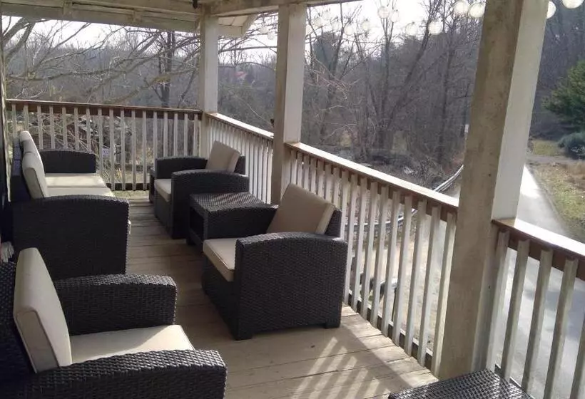 Bliss Point Farm And B&b, Llc