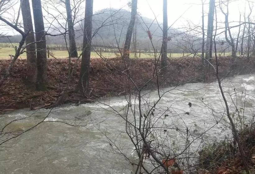 Bliss Point Farm And B&b, Llc